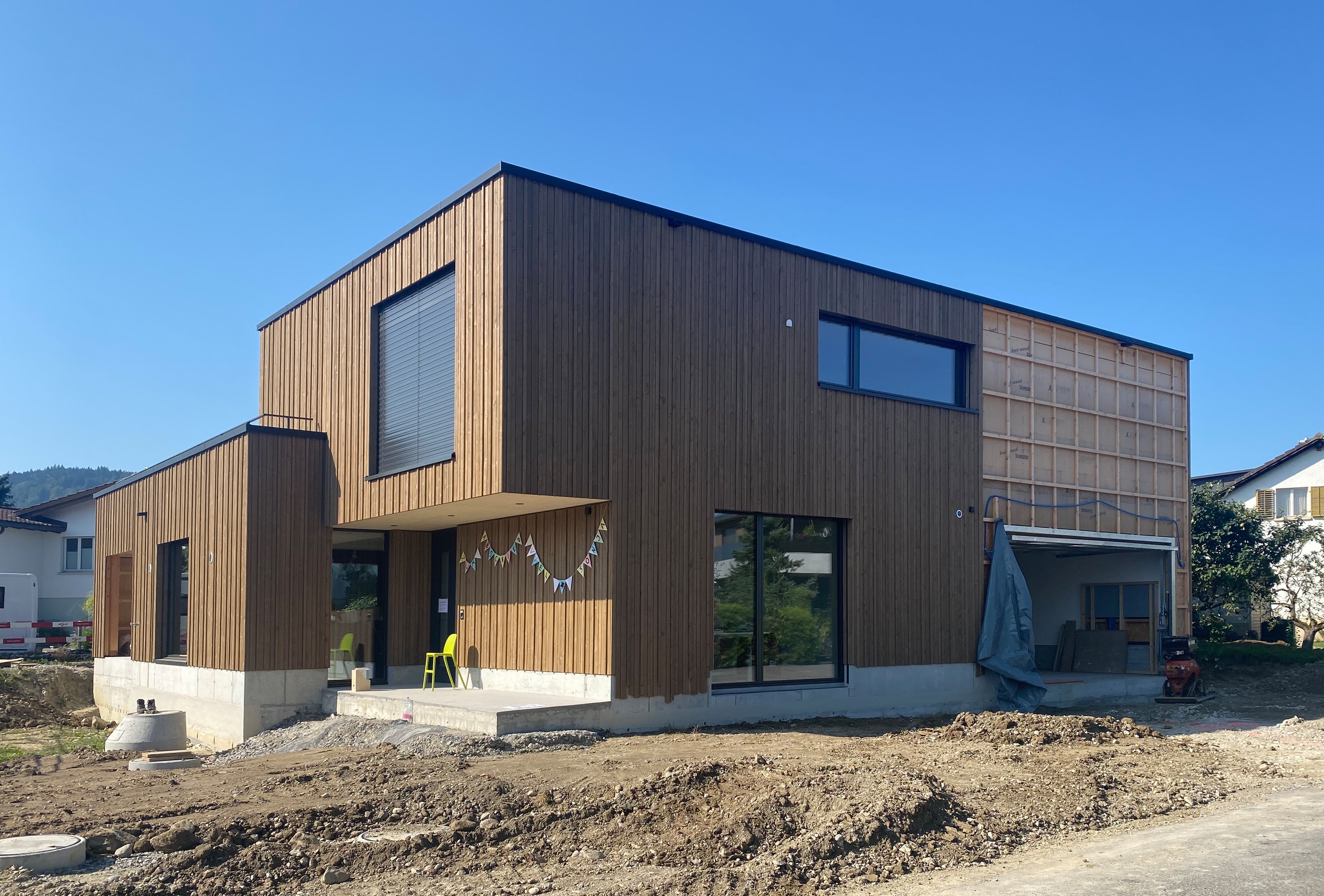 Baukörper mit Holzfassade, Aussenansicht