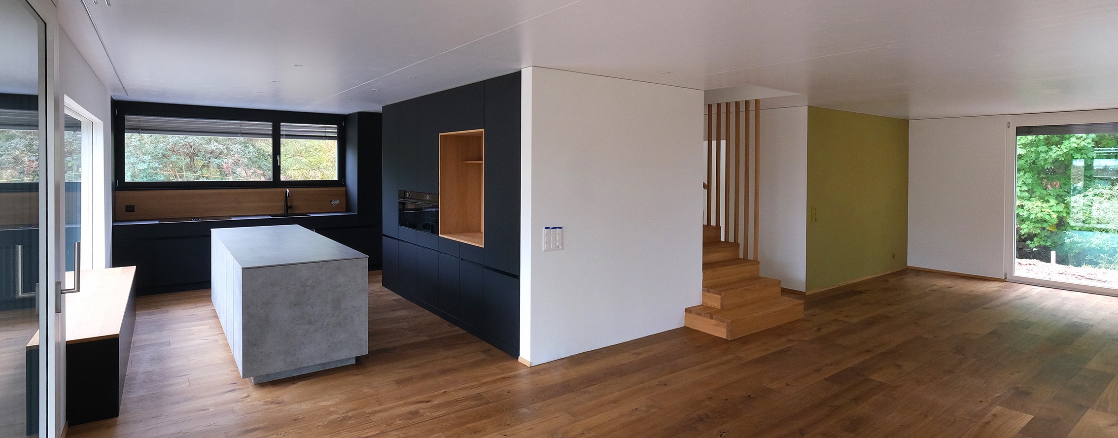 Küche als Einbau im offenen Wohnraum